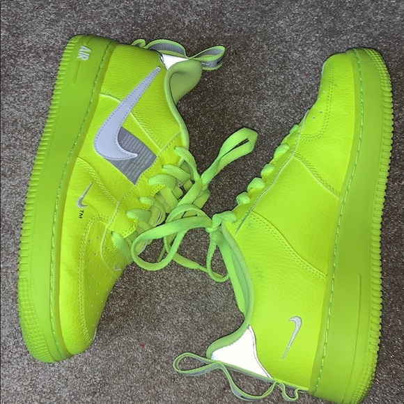 Nikes - Picture 5 of 5